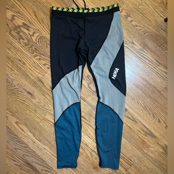 Hoka women’s run tights - Picture 1 of 3